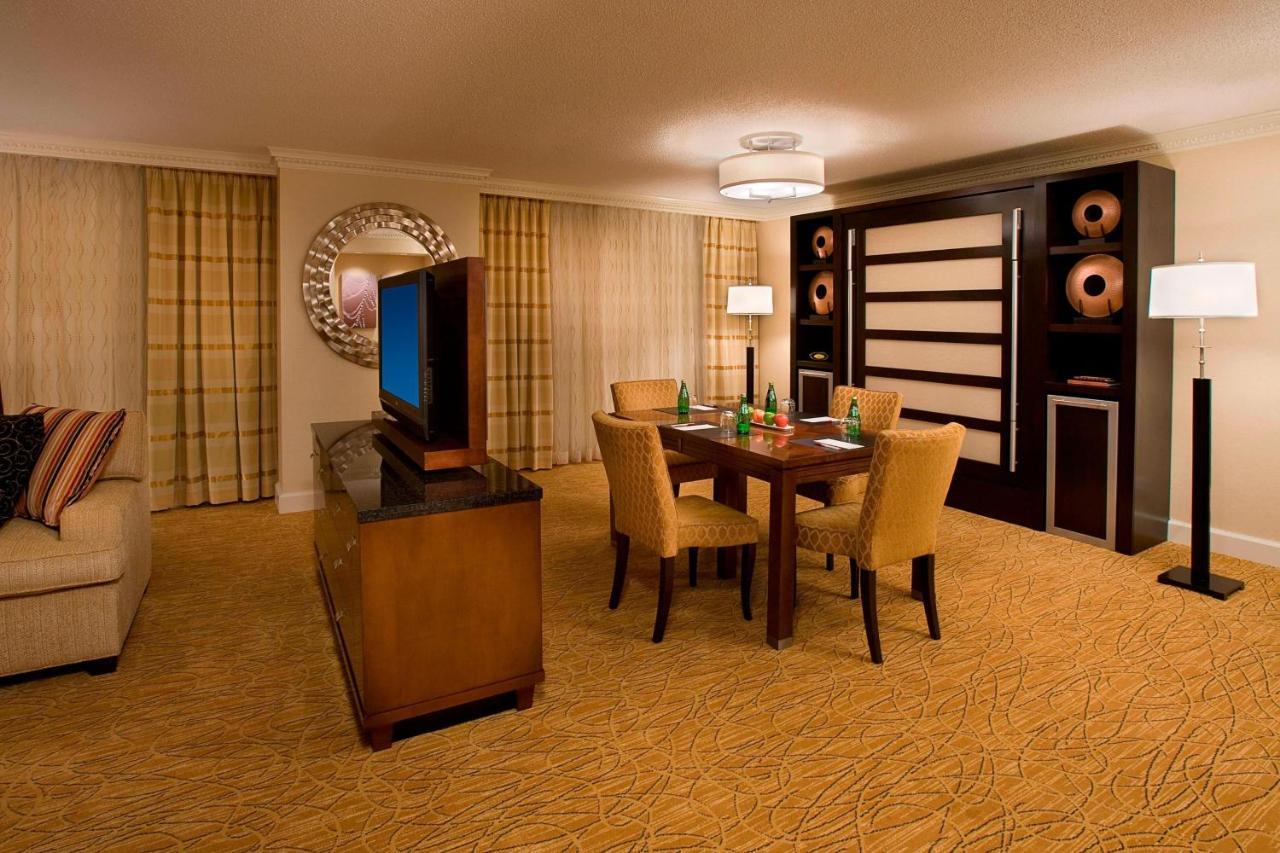 Toronto Airport Marriott Hotel Стая снимка