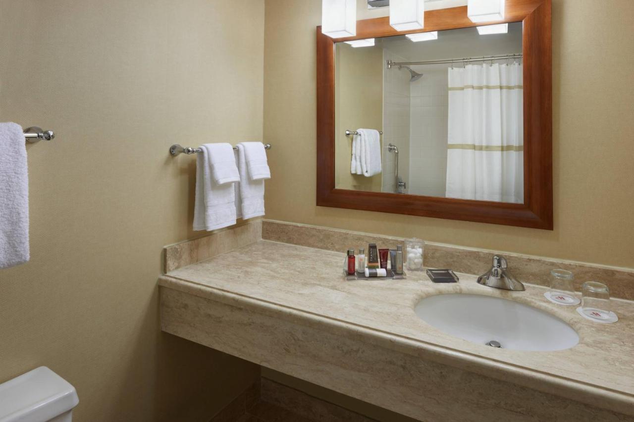 Toronto Airport Marriott Hotel Екстериор снимка