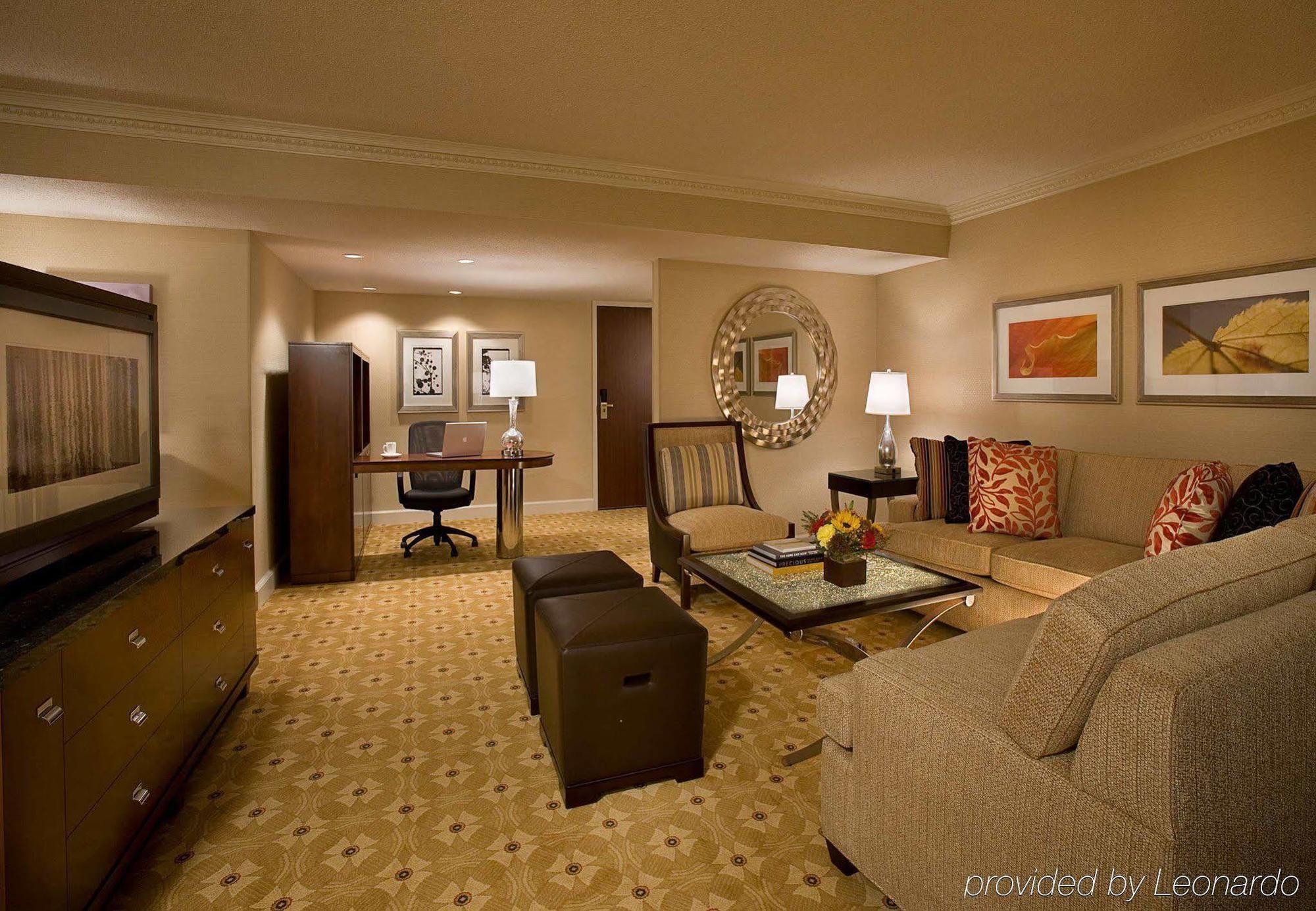 Toronto Airport Marriott Hotel Стая снимка