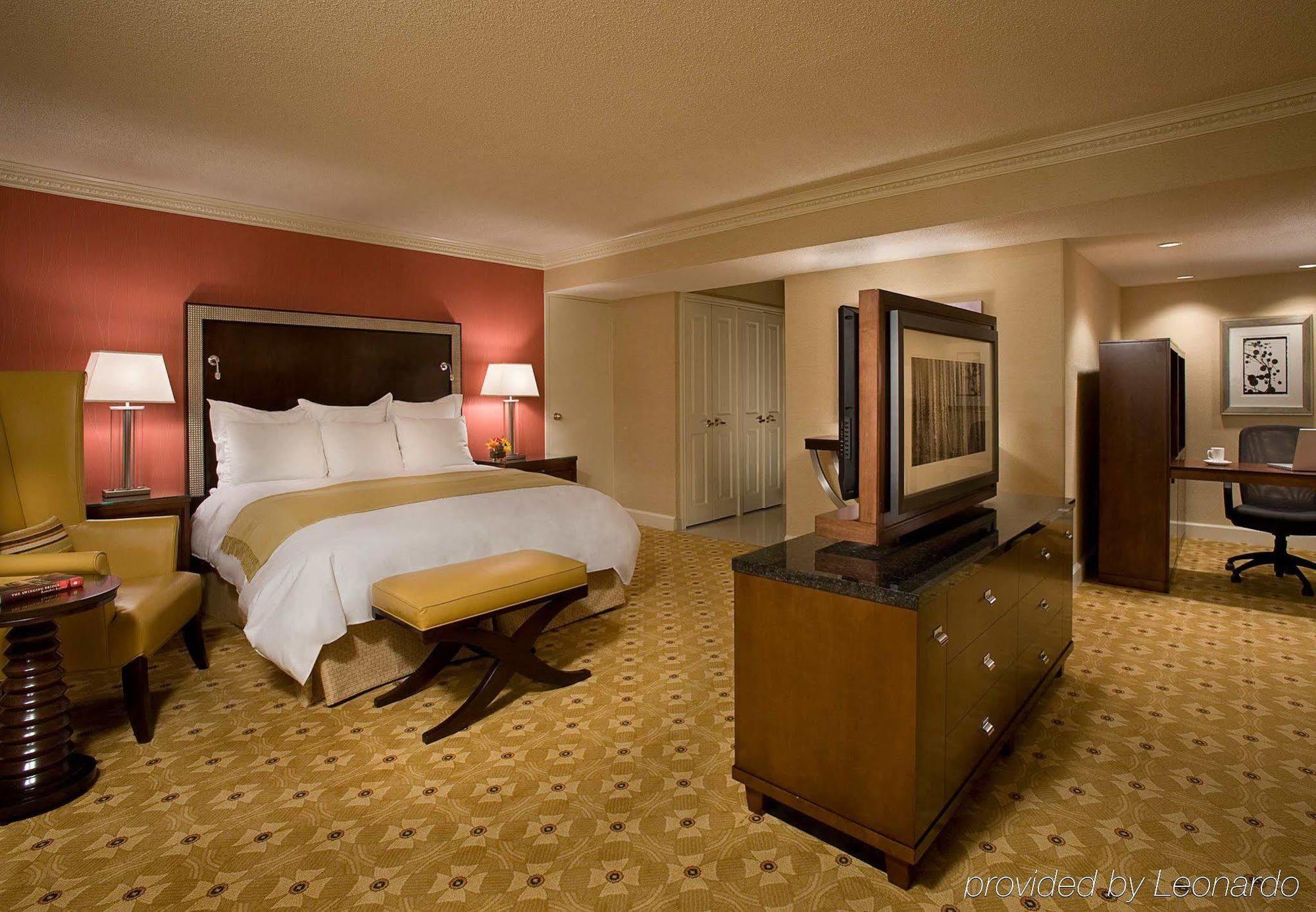 Toronto Airport Marriott Hotel Стая снимка