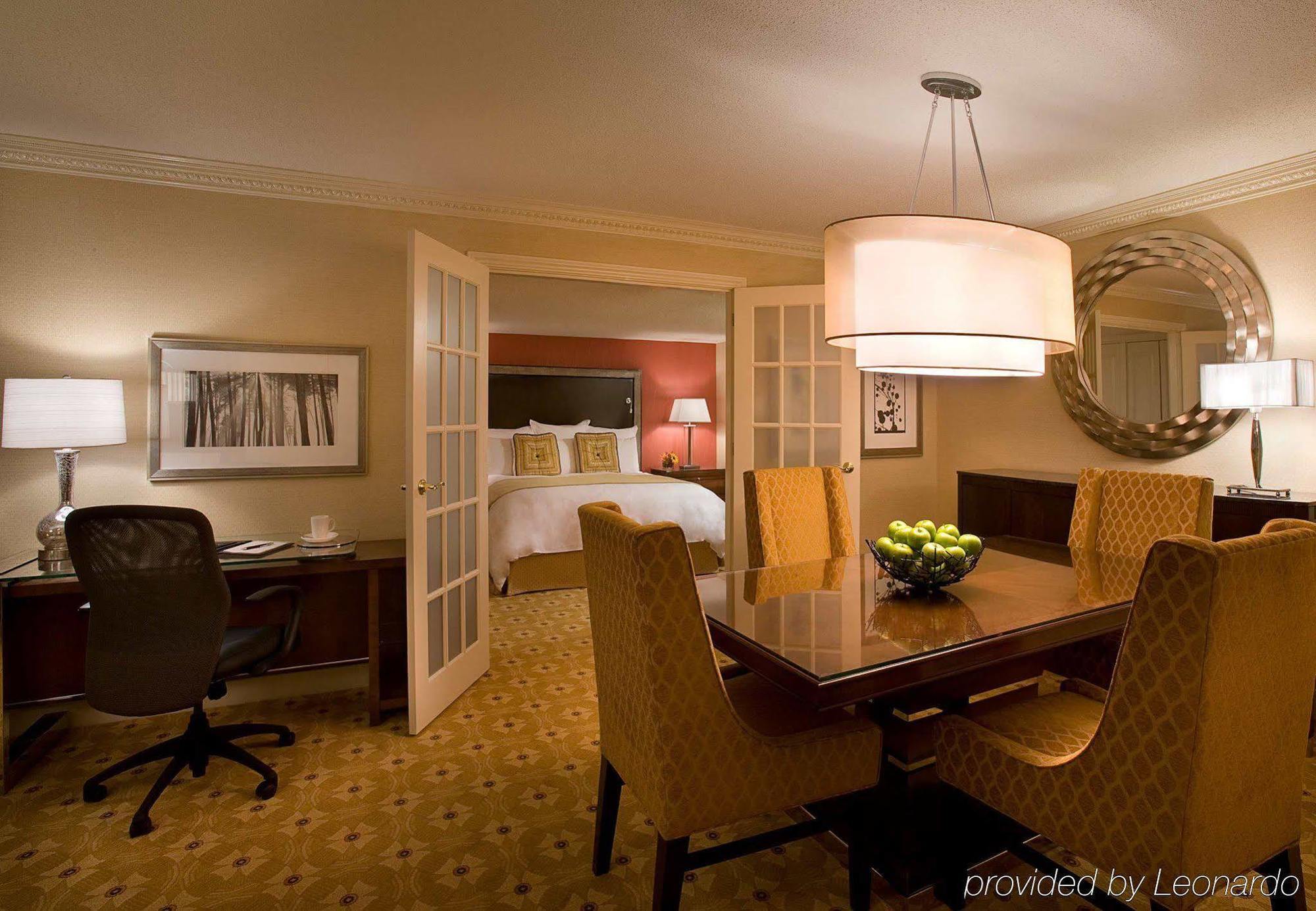 Toronto Airport Marriott Hotel Стая снимка