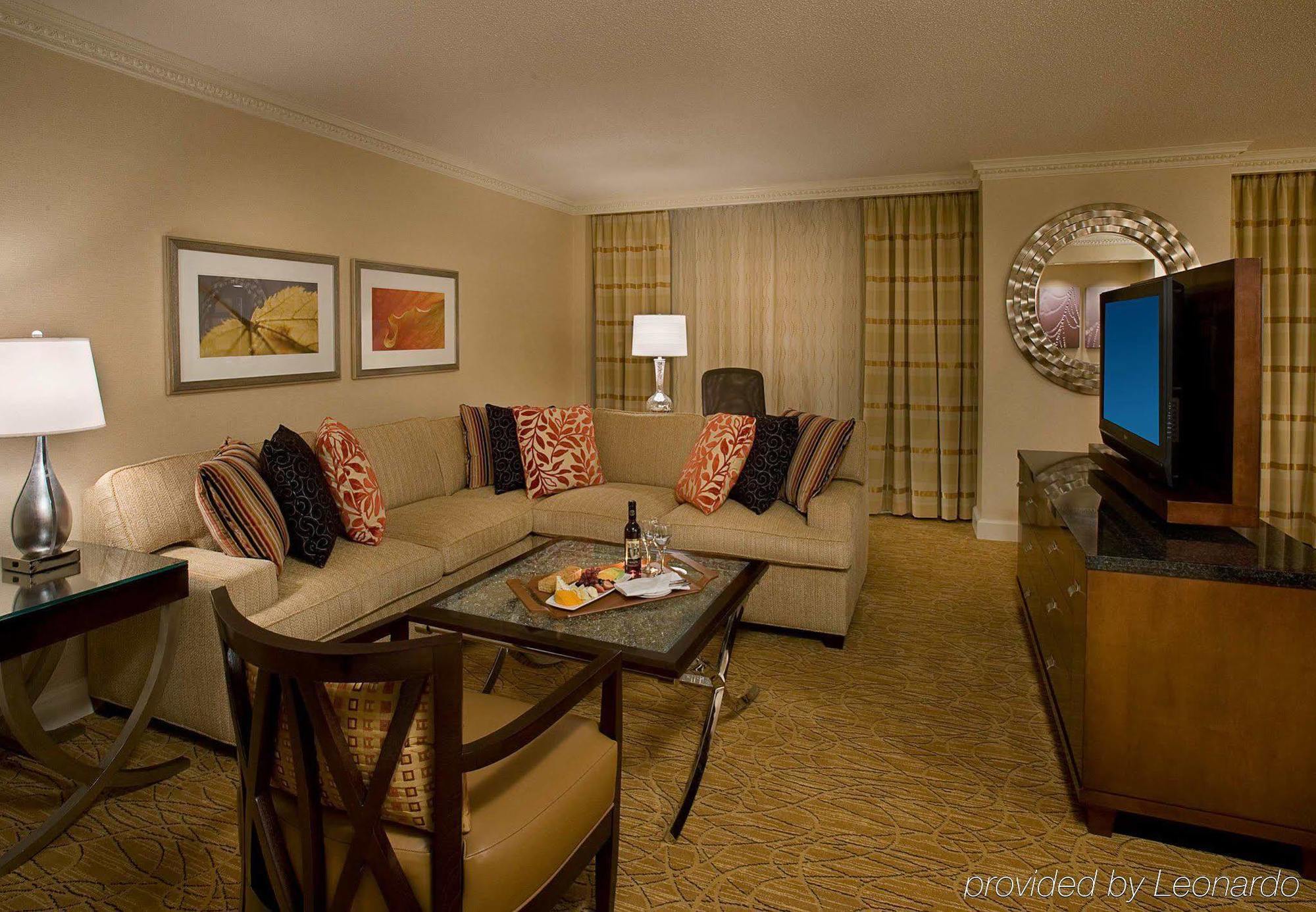 Toronto Airport Marriott Hotel Стая снимка