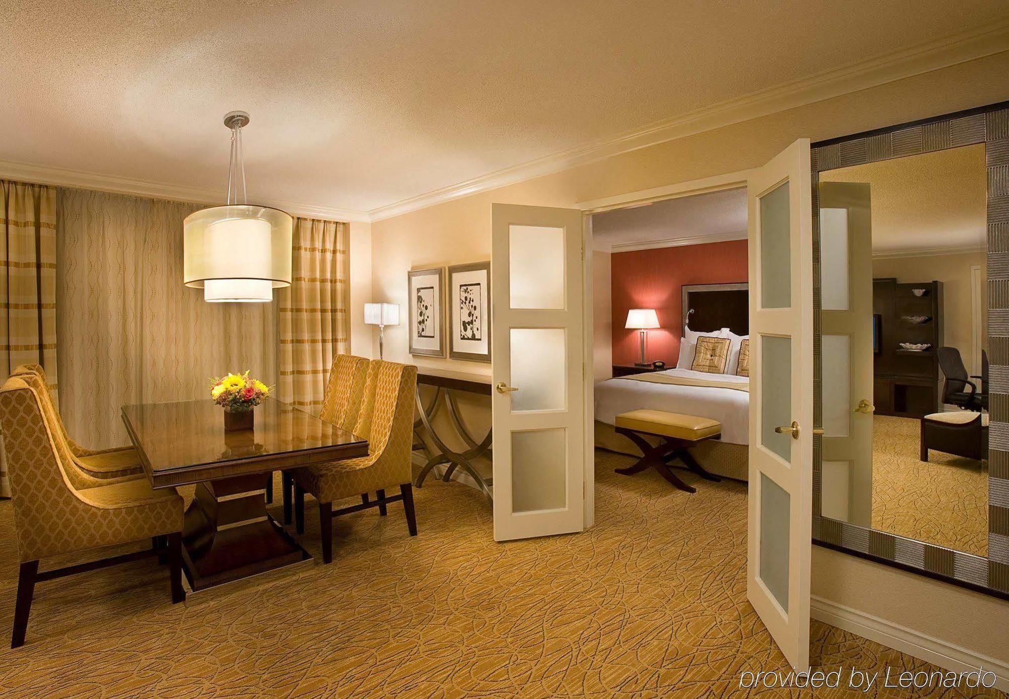 Toronto Airport Marriott Hotel Стая снимка